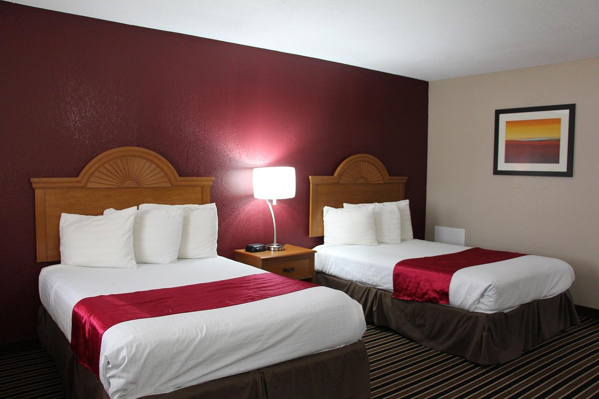 Westbridge Inn & Suites in Clinton, MO