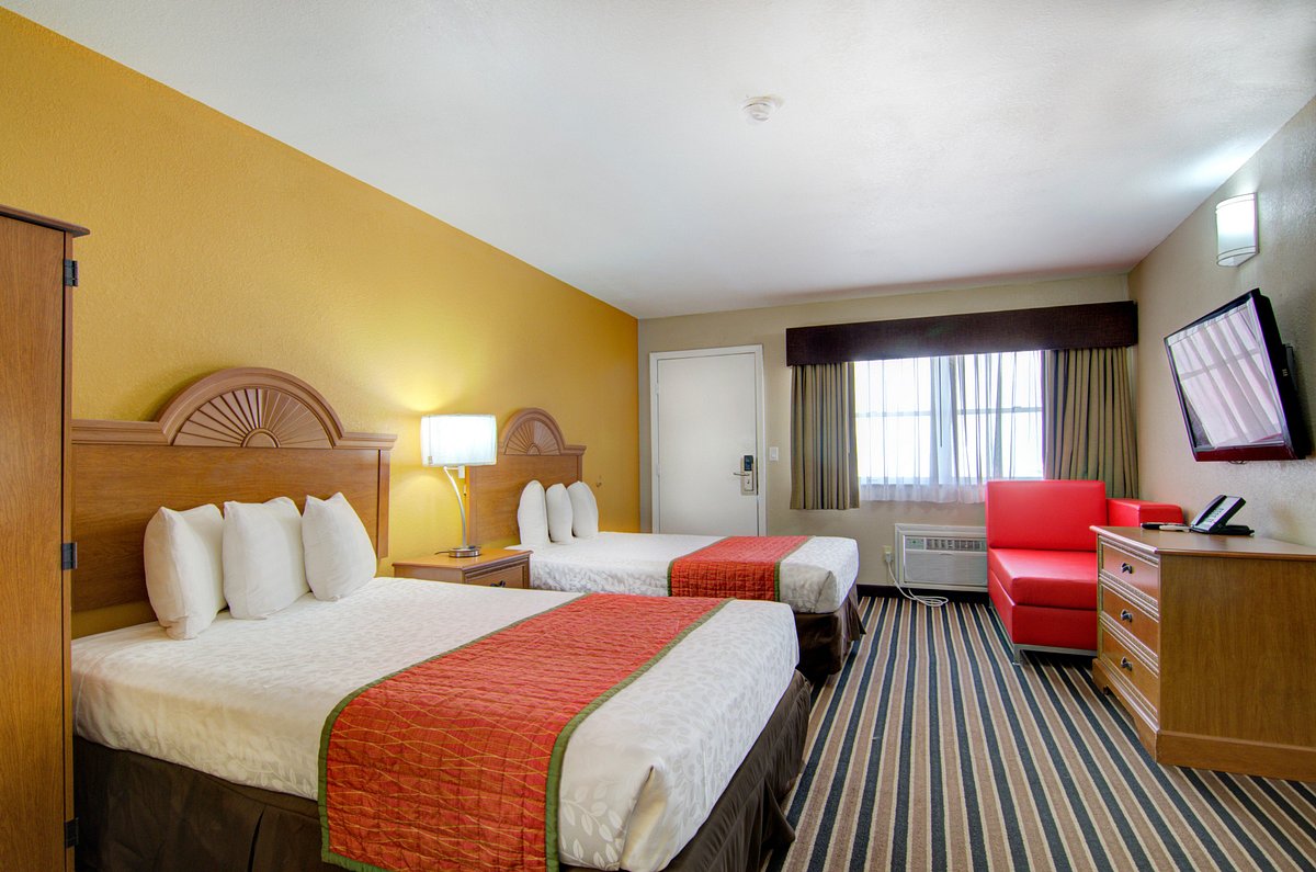 Westbridge Inn & Suites in Clinton, MO